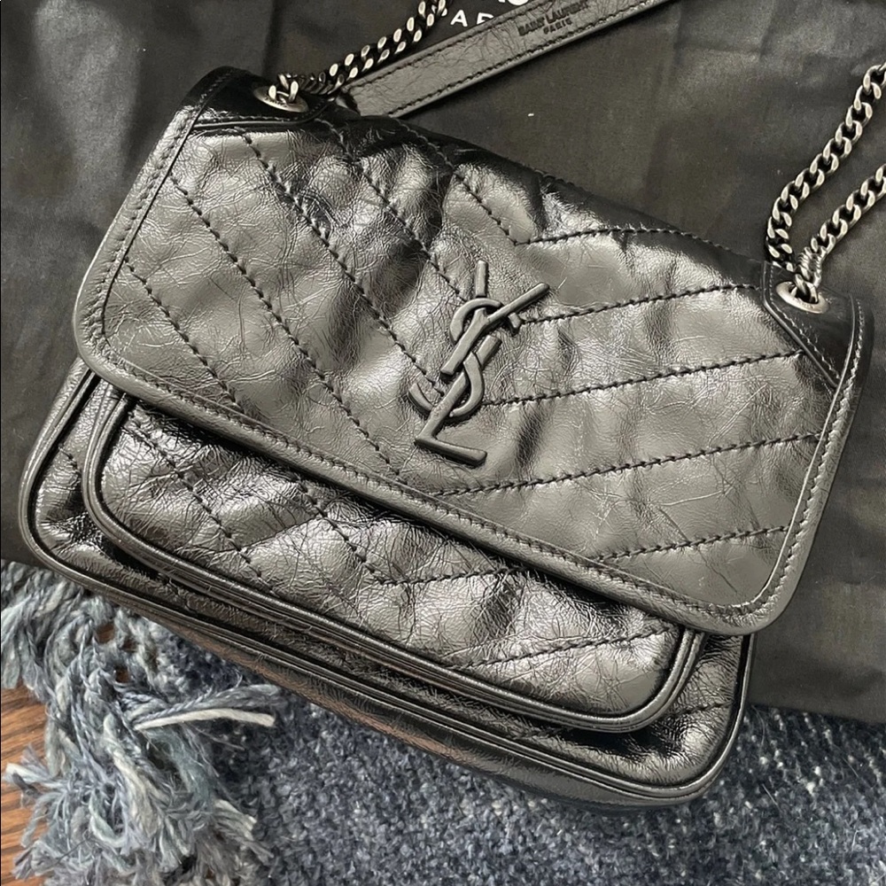 New Saint Laurent Niki Baby Crossbody in Crinkled Leather - Picture 1 of 14